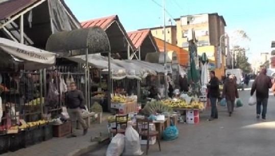 Abuzuan me çmimet e artikujve agroushqimor, 9 tregtarë në hetim në Durrës