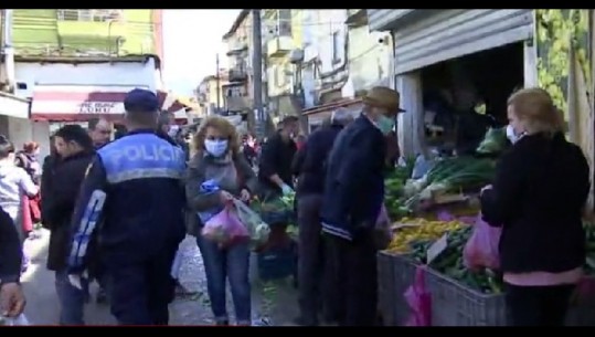 I moshuari në Tiranë: Gruan e kam me diabet, dal vet për pazare...Më rrezik është me vdek nga uria se sa virusi