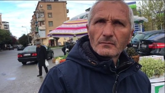 'Unë një telefon të voçkël kam', pensionisti në Vlorë: Duhet të gjej dikë që të aplikoj për mua për leje