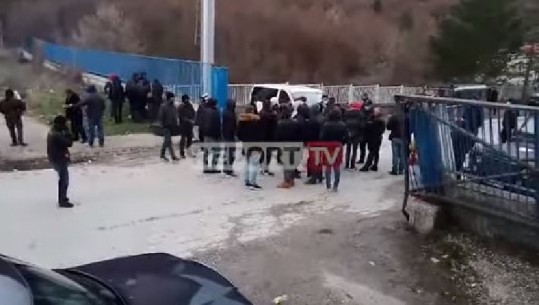 Merr fund pritja e gjatë e disa emigrantëve në Kapshticë, lejohen nga autoritetet të futen në Shqipëri