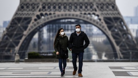 Koronavirusi, në Francë më shumë se 10 mijë vdekje. Macroni pa maskë ndez polemika