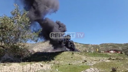 Persona të papërgjeshëm i vënë flakën gomave në Zvërnec të Vlorës, ndërhyn zjarrfikësja (VIDEO)