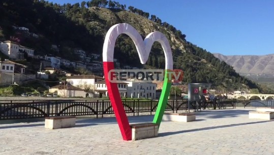 Një zemër që rreh për dy kombe, Berati solidarizohet me kombin italian (VIDEO)
