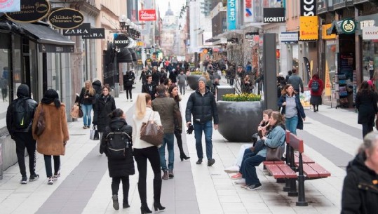 Koronavirusi, 793 viktima në Suedi, mbyllen shumica e bareve dhe restoranteve