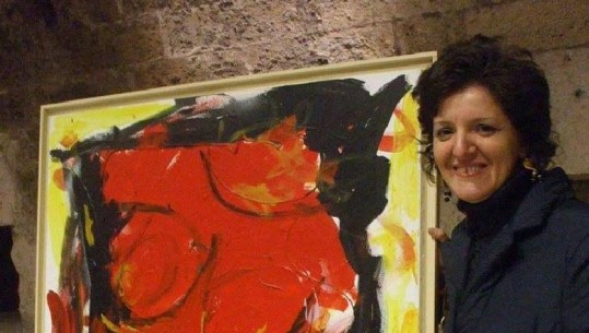 Piktorja Adriana Puleshi: Të solidarizohemi me të sëmurët nga Covid që qëndrojnë në spital