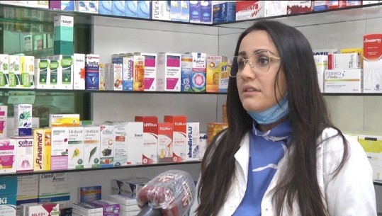 Maskat që shiten online shqetësojnë farmacistët: Zvogëlojnë blerjet! Kini kujdes, jo të gjitha kanë material të certifikuar