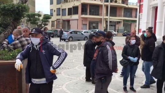 'Po hedhim në rrugë 40 mijë lekë mall' Mbyllet 'tregu i orizit' në Vlorë! AKU: Hapet kur bashkia të marrë masat (VIDEO)