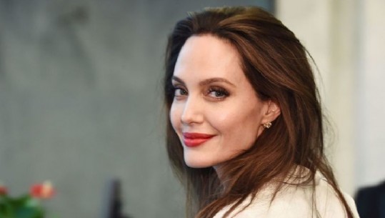 Aktorja Angelina Jolie flet nga karantina: E shqetësuar për dhunën gjatë izloimit, nuk e dimë ç'ndodh nëpër familje 