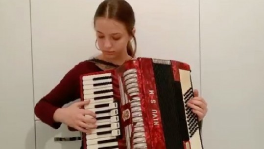 Melodi relaksuese në këtë kohë pandemie! Vogëlushja Zhaklina Zejneli sjell 'Bella Ciao' në fizarmonikë (VIDEO)