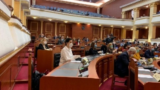 Nesër mblidhet Kuvendi me maska dhe doreza, Ruçi rrëzon 2 kërkesat e opozitës (Debat online)
