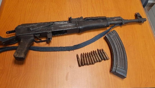 Gjirokastër/ I riu thyen karantinën dhe qarkullon me armë në fshat, arrestohet 20-vjeçari 