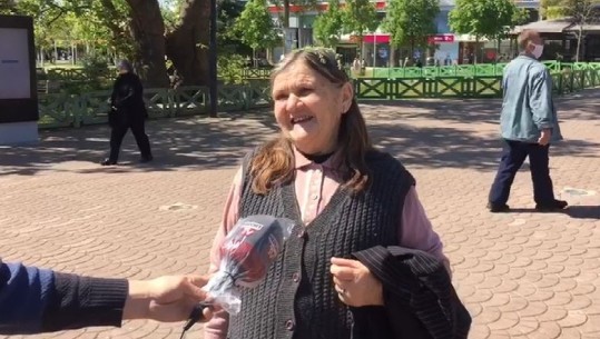 'Faleminderit që na nxorët sot!' policia e Elbasanit pankartë për pensionistët: Ne iu duam, natyra sot është vetëm e juaja