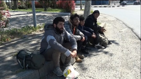 COVID-19 bllokon në Shqipëri emigrantet siriane: Natën e kalojmë jashtë (VIDEO)