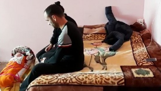 U kthyen të jetonin në pallatin e pabanueshëm prej tërmetit, çifiti në Laç: A lihet fëmija kështu? Pse na trajtojnë ndryshe? (VIDEO)