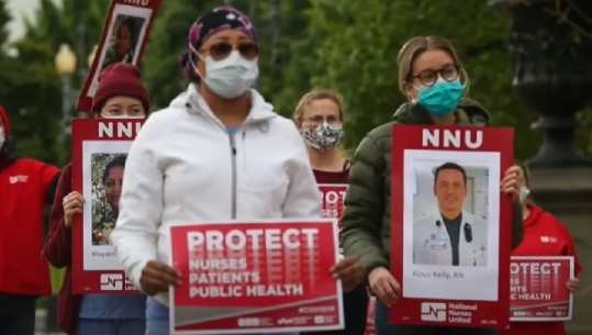 Covid/SHBA, mjekë dhe infermierë lexojnë emrat e kolegëve të vdekur. Protestë përpara Shtëpisë së Bardhë (VIDEO)