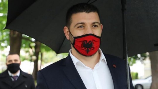 Një mbledhje tjetër ndryshe e Kuvendit, dallon mes të tjerëve deputeti me maskën me flamurin kuq e zi (FOTO)