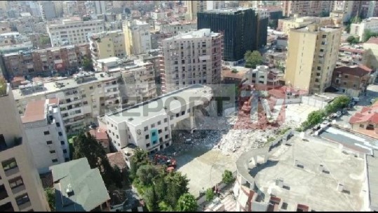 U dëmtua nga tërmeti, Report Tv sjell pamje me dron nga shembja e gjimnazit 'Sami Frashëri'  