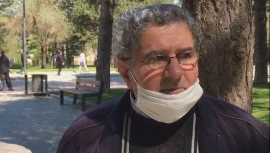 'Unë dua të bredh sa andej këtej', i moshuari në Korçë që lëviz me muzikë puth Edi Ramën: Është bërë polic