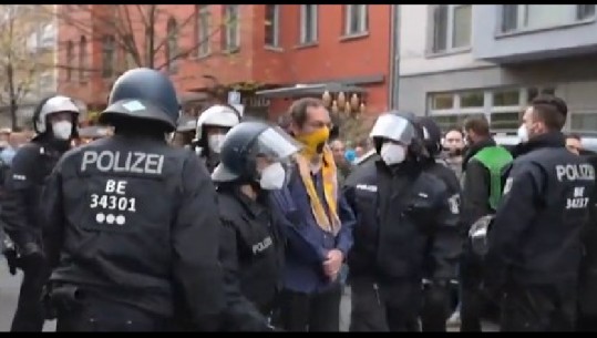 COVID-19, protesta në Berlin kundër mbylljes, arrestohen 100 persona