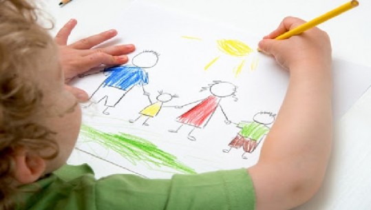 Si të kuptoni fëmijët tuaj nëpërmjet ngjyrave? Psikologia: Vizatimet nxjerrin në pah të dhëna të vyera 