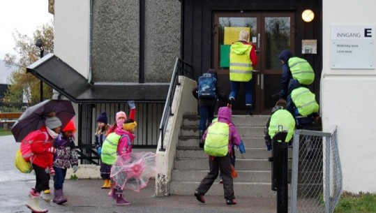 Covid, Zvicra lehtëson masat e izolimit dhe bllokimit, Norvegjia rihap shkollat