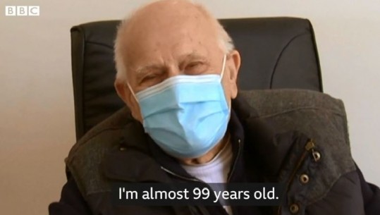 VD/Historia frymëzuese e mjekut 99-vjeçar në Francë që vijon punën edhe në kohë pandemie: Gruaja ka frikë, por unë s'mund t'i braktisë të moshuarit