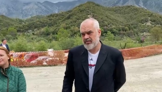 'Tepelenë -Himarë për 1 orë', Rama inspekton punimet në aksin malor Gusmar-Kuç: Bletët i keni të mira, por dhe grerëzat nuk mbeten pas