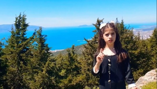 Vogëlushja vlonjate këndon këngën popullore, “Në degë të selvisë” (VIDEO)