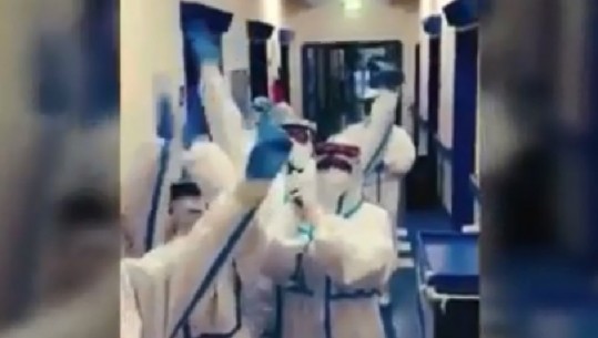 Parma, mbyllet pavioni i covid-19, emocione dhe duartrokitje nga mjekët dhe infermierët