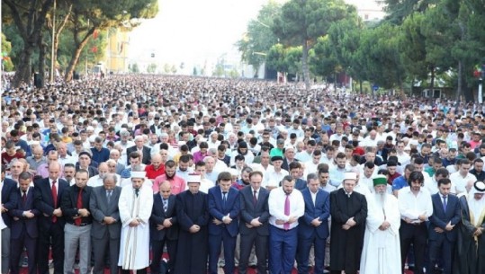 Mbi 2 mijë besimtarë peticion Komunitetit Mysliman: Të hapen xhamitë, do ruhet distanca sociale e masat e higjienës