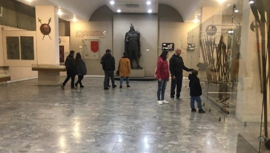Pezullimet në Muzeun Historik, Dorian Koçi: Kemi vetëm humbje financiare nga mbyllja për vizitorët