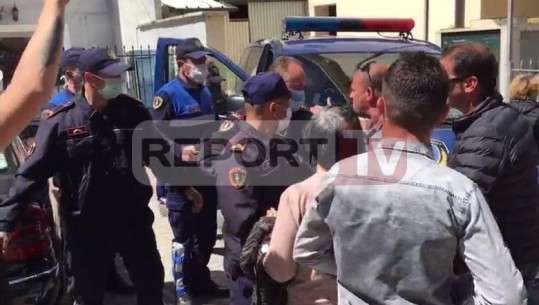 Gjykata e la në burg se dhunoi efektivin/ Familjarët e të riut në Pogradec: Mirë ia bërë plehrave...përplasen me policinë, i dalin përpara makinës (VIDEO)