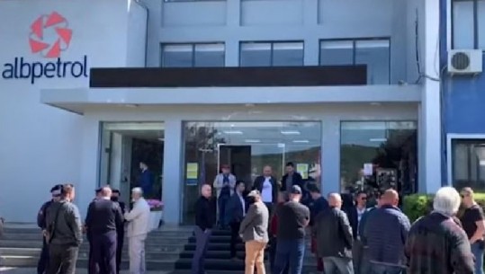 Punonjësit e Albetrol në protestë për pagën, Ministria pezullon procesin e ristrukturimit të kompanisë