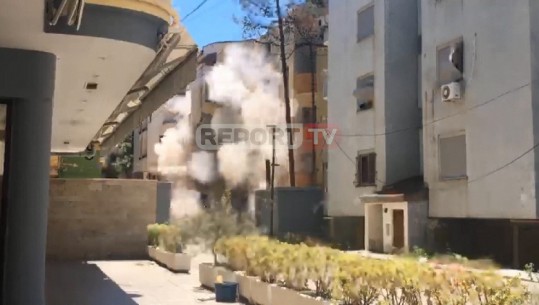 U dëmtua nga tërmeti/ Shembet me shpërthim të kontrolluar pallati 6 katësh te Shkëmbi i Kavajës (VIDEO)