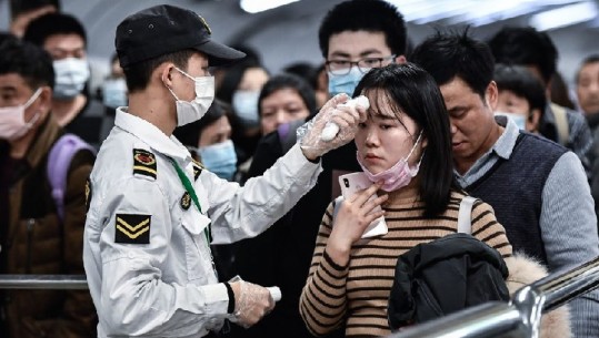 Covid, Kina vazhdon të përgënjeshtrojë aludimet e administratës amerikane: Koronavirusi nuk është i krijuar nga njeriu