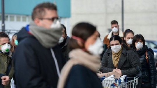 Covid-19, Çekia lehtëson vendimin për mbajtjen e maskës në shumicën e vendeve publike
