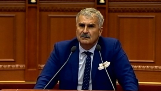 Gjuzi merr në mbrojtje Mustafa Licin dhe i bën thirrje Hajdarit: Je e bija e Azemit, ik nga tryeza (VIDEO)