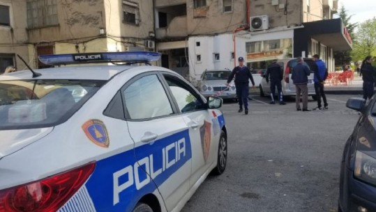 Kanosi me pushkë një 29-vjeçare për një vend parkimi, arrestohet 57-vjeçarja në Durrës