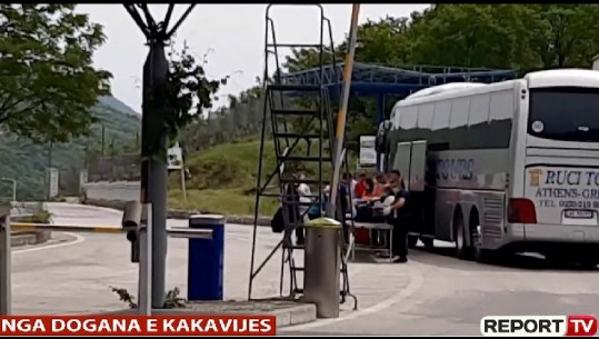 3 autobusë me punonjës sezonal i drejtohen Greqisë! Qytetarët: Respektohet distanca, do punojmë në bujqësi (VIDEO)