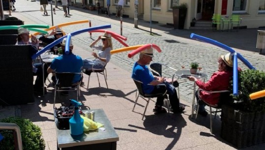 Covid, mënyra e re gjermane për të ruajtur distancimin fizik në Bar-Kafe (FOTO)