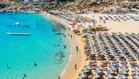 Covid, Greqia rihap plazhet në tentativë për të shpëtuar industrinë e turizmit 