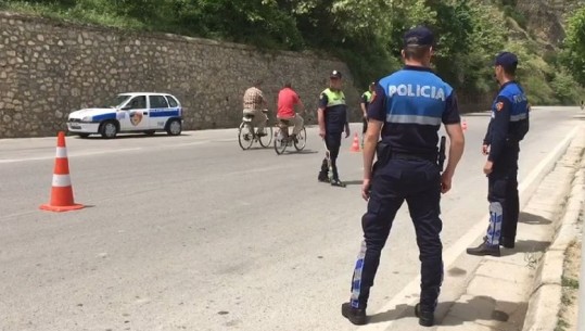Policia pika kontrolli në dalje të Korçës, dega e PD-së: Duam të nisemi drejt Tiranës, por na mungon autorizimi