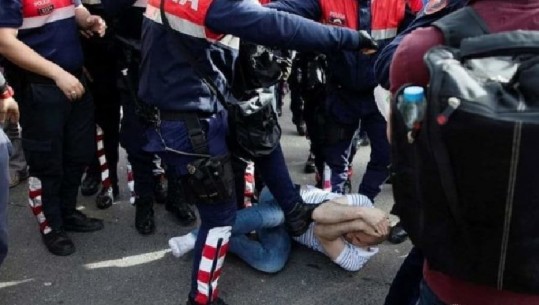 Shembja e Teatrit dhe përplasja mes protestuesve e policëve në kryeqytet pasqyrohet edhe në mediat botërore