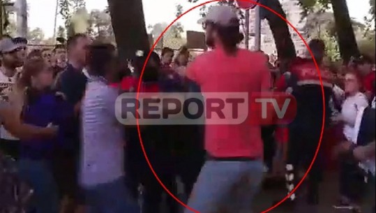 Report TV siguron videon: Ja si protestuesi qëlloi efektivin e policisë