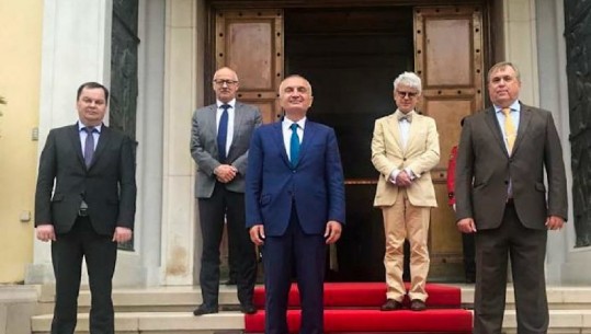 Presidenti Meta takon Ambasadorët e 4 vendeve të grupit të Vishegradit