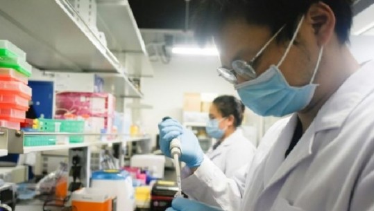 Studiuesit kinezë gjejnë trajtimin që ndalon pandeminë e COVID-19