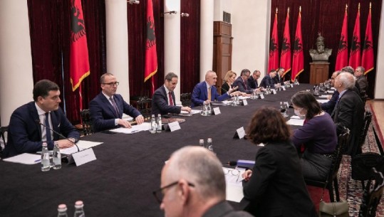 Mbledhja me ambasadorët e BE-së/ Meta: Shembja e Teatrit, dëm i pamerituar ndaj procesit të integrimit europian të vendit