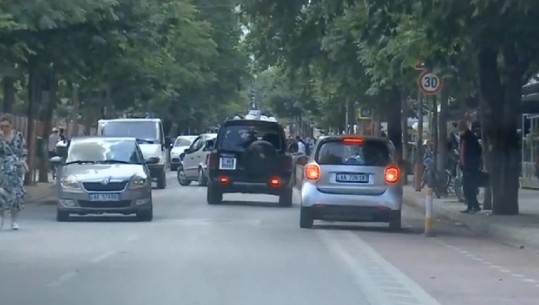 Rikthehen parkimet e gabuara, policia bashkiake në 3 javë vendos 5 mijë gjoba (Vëzhgimi i Report TV në rrugët e Tiranës)