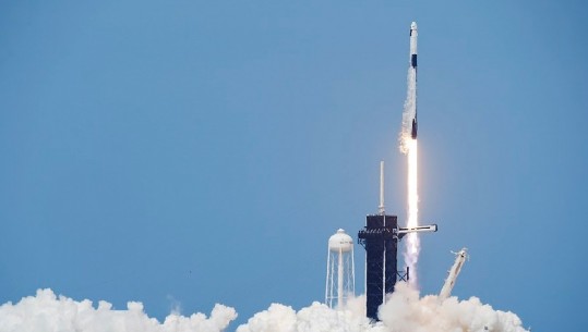 Lancohet raketa Falcon 9, ekuipazhi amerikan shkon sërish në hapësirë pas 9 vitesh