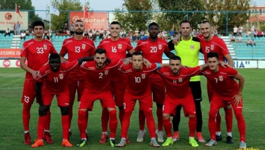 Një futbollist i Bylisit pozitiv me koronaviurs, pritet përgjigjet e testimeve për skuadrën! Trajneri i Tiranës: Lojtarët kanë frikë!  (VIDEO)